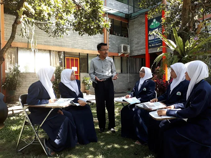 SMP Unggulan Al-Ya'lu Malang.