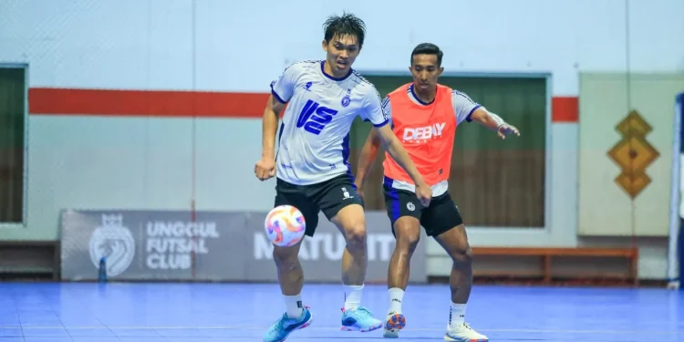 Pemain Unggul FC berlatih
