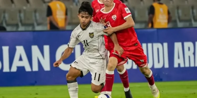 Pelatih Timnas Indonesia U-17, Nova Arianto apresiasi kerja keras pemain usai meraih kemenangan atas Afganistan U-17. /Foto: Instagram @timnasindonesia.
