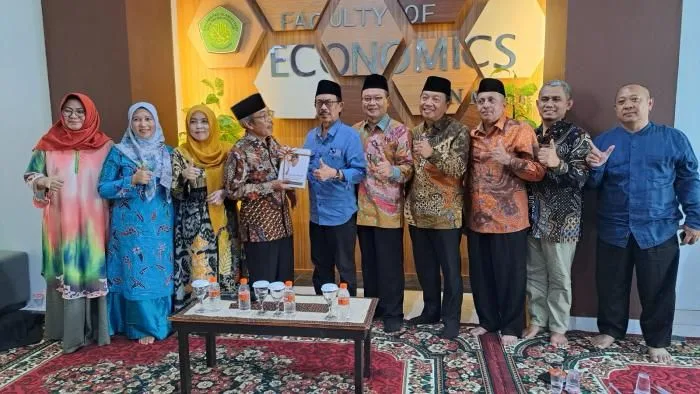 Buku tentang Prof Dr Muhtadi Ridwan
