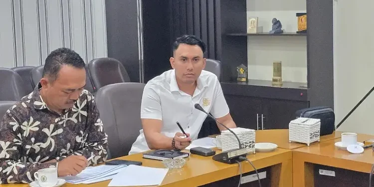 Anggota DPRD Kabupaten Malang, Zulham Akhmad Mubarrok, saat membahas sistem penerimaan siswa baru di Kabupaten Malang. Foto/dok