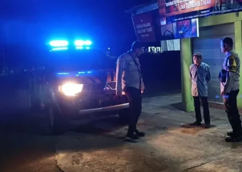Penggunaan lampu biru atau rotator pada kendaraan dinas. (Foto: Twitter/@PolsekPringkuku)