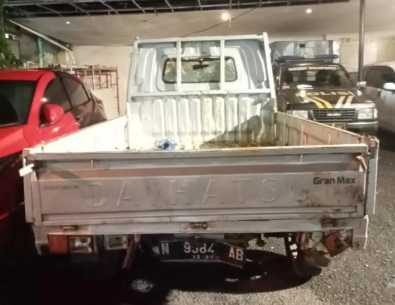 Barang bukti mobil pick up