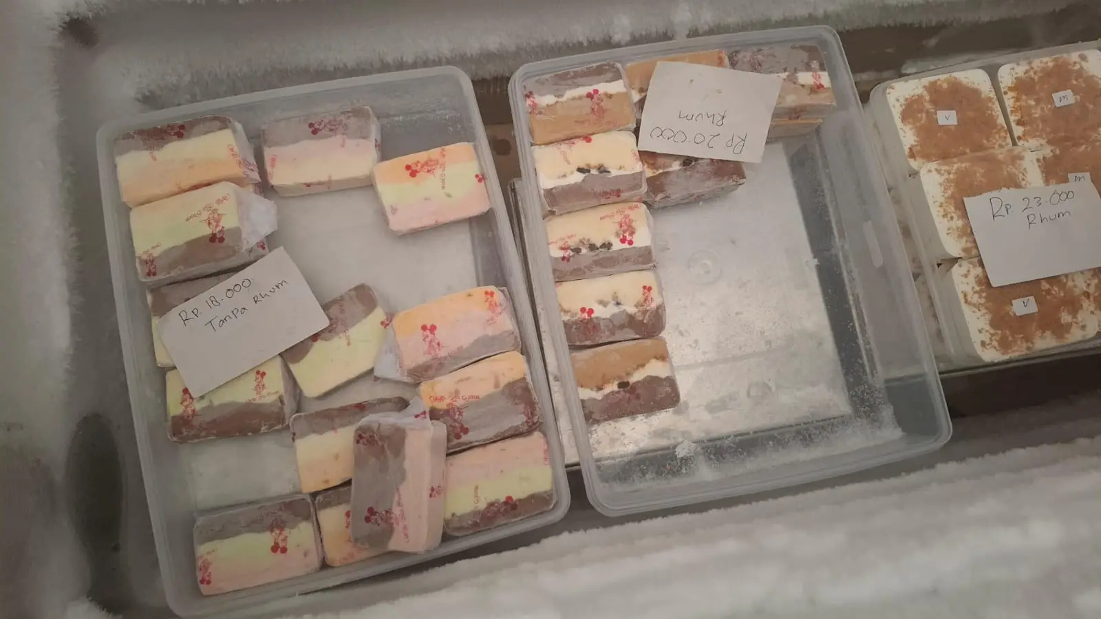 Aneka es krim potong yang dijual di Es Krim Willis. Foto: Aisyah Nawangsari Putri