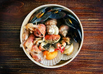 Rekomendasi tempat makan seafood di Malang. /Foto: Unsplash.com/Wu Yi.