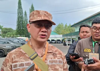 Kepala Dindik Jatim Aries Agung Paewai saat menjelaskan tentang penerimaan murid baru. Foto: Azmy