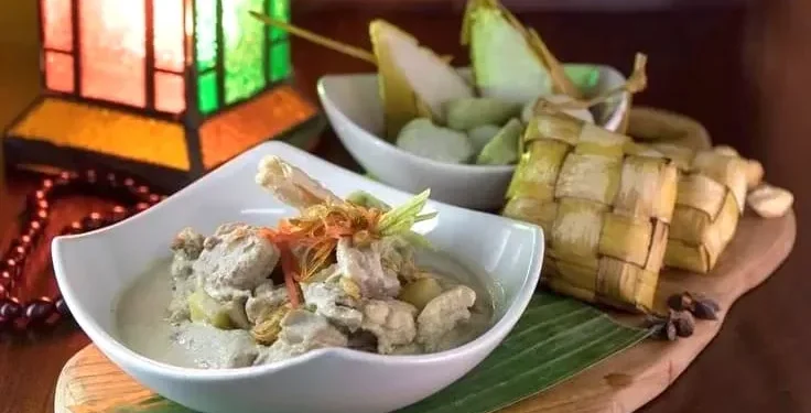 Ilustrasi makanan lebaran yang bisa memicu penyakit jika berlebihan. Foto: Pinterest