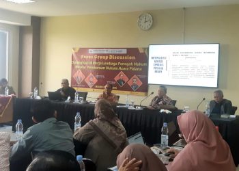 Dekan Fakultas Hukum UMM, Prof Tongat mengisi materi FGD di kampus UMM. (Foto/M Sholeh)
