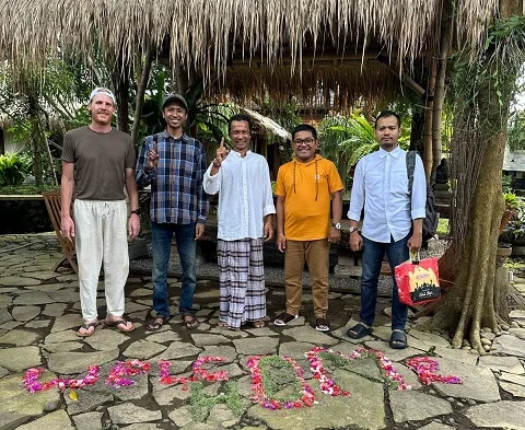 Kangidung bersama tim di Bali. Foto/dok Kangidung