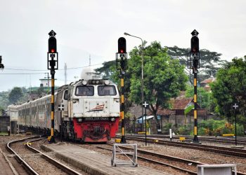 Jadwal keberangkatan KA Matarmaja rute Malang-Jakarta sebagai referensi bagi calon penumpang. /Foto: Unsplash.com/Haidan.