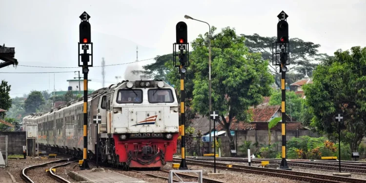 Jadwal keberangkatan KA Matarmaja rute Malang-Jakarta sebagai referensi bagi calon penumpang. /Foto: Unsplash.com/Haidan.