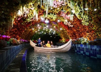 Destinasi menjelajah sungai bertabur keindahan yang ada di Malang Night Paradise. (Foto/dok.)