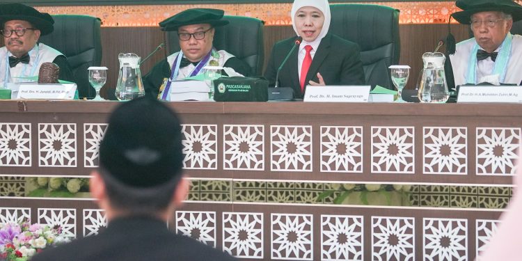 Gubernur Khofifah hadiri disertasi doktor LPPD Jatim di Unisma