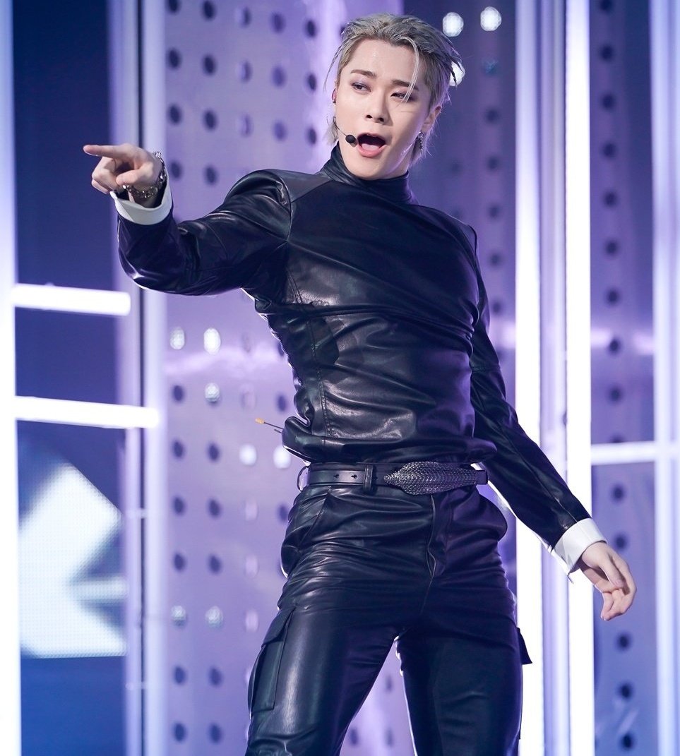moonbin on stage