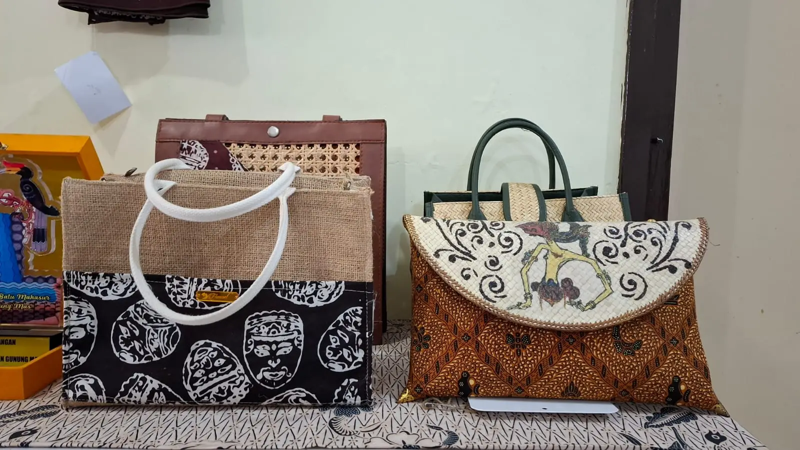 Produk tas batik blimbing