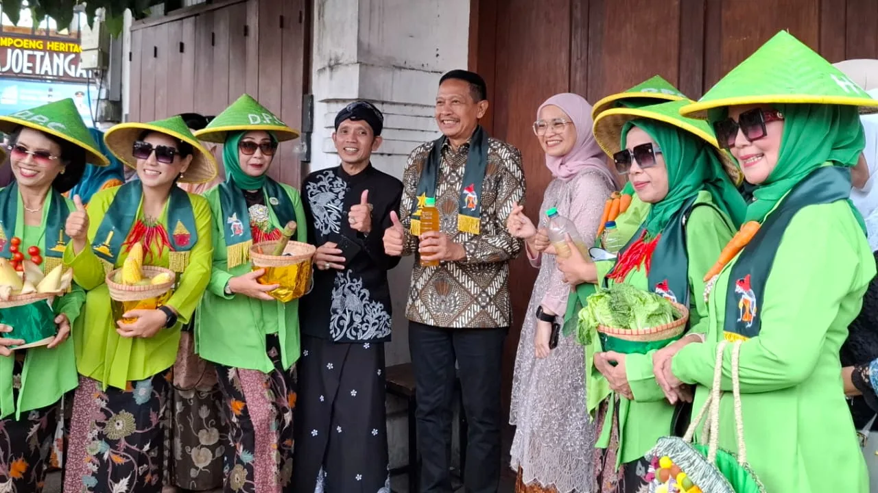 Batik Fashion On the Street di Kayutangan heritage