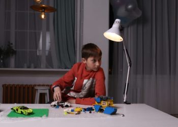 PSLC ungkap permasalahan anak yang mampu berbicara tetapi kesulitan membangun komunikasi sebagai gejala autisme./Foto: Unsplash.com/Sash Bo