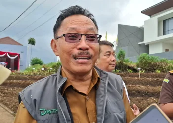 Kepala Dispertan Kota Batu Heru Yulianto yang akan menerjunkan tim kesehatan hewan ke lapak-lapak penjualan hewan kurban. Foto: Azmy