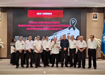 Aksi para guru besar dan sivitas akademika FK UB kritisi kebijakan baru Menkes Budi Gunadi Sadikin. Foto: Azmy