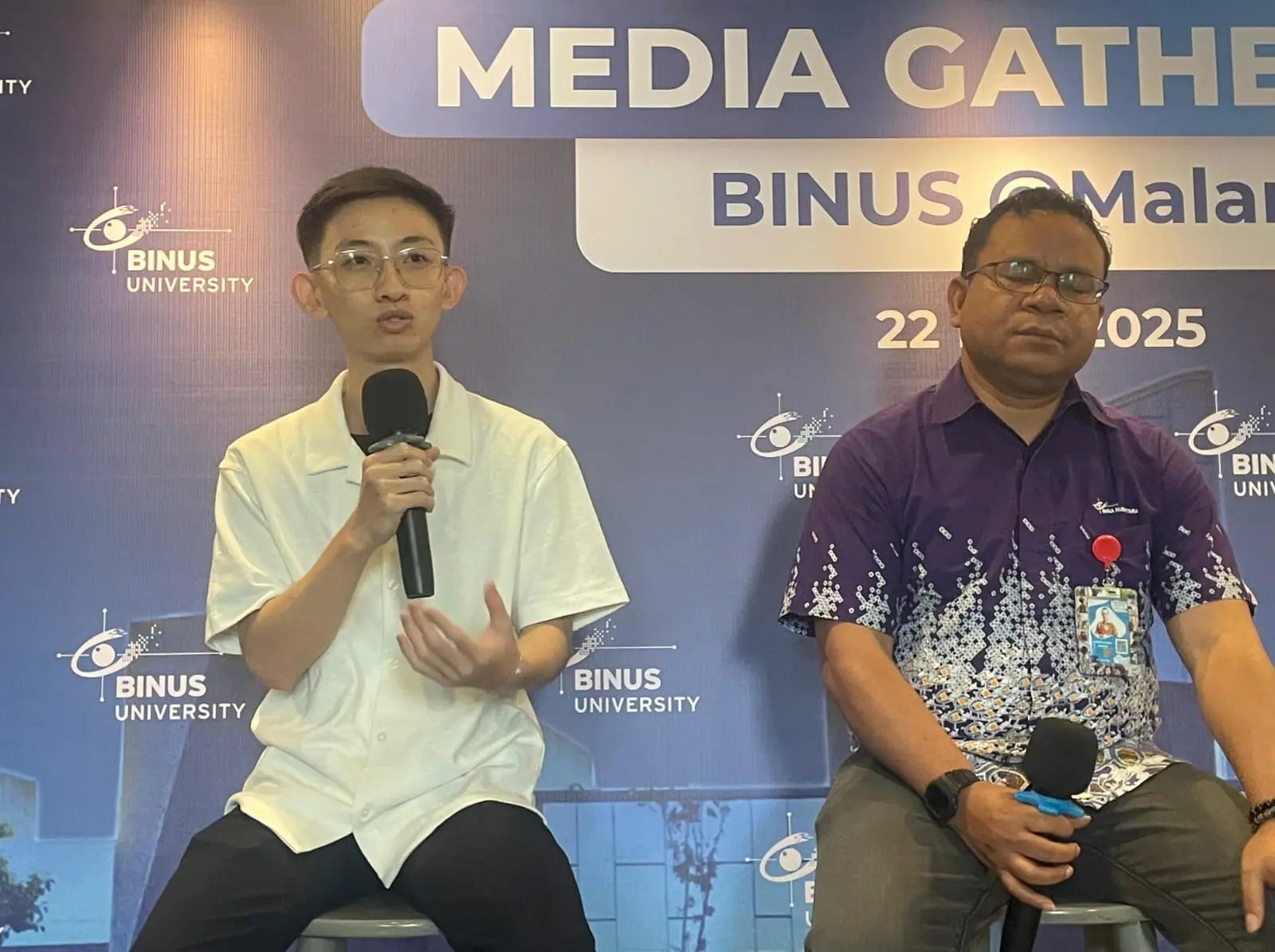 Lulusan Binus Malang tahun 2024, Misael Calvin yang sudah menjadi founder bisnis konveksi dengan omzet Rp 2 milyar. (Foto/M Sholeh)