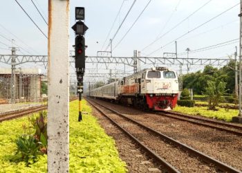 Informasi penambahan jadwal keberangkatan kereta api dari Stasiun Malang di momen libur panjang. /Foto: Unsplash.com/Fachry Hadid