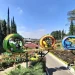 Sky bike, wahana bersepeda di atas hamparan taman bunga yang indah di Taman Rekreasi Selecta Kota Batu. Foto: Selecta