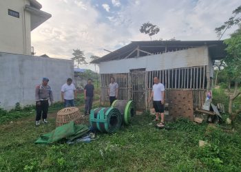 Sejumlah barang bukti yang dibawa ke Mapolsek Pakis untuk penyelidikan lebih lanjut. Foto: Polres Malang