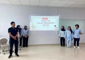 Uji coba penerapan pembelajaran menggunakan hologram di kampus Universitas Negeri Malang. (Foto/dok. UM)