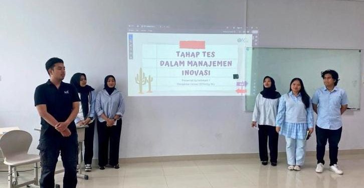 Uji coba penerapan pembelajaran menggunakan hologram di kampus Universitas Negeri Malang. (Foto/dok. UM)