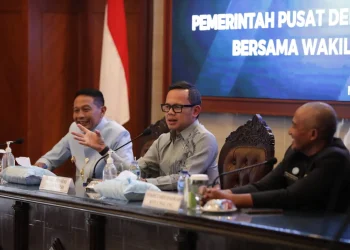 Wamendagri RI, Bima Arya Sugiarto saat menghadiri rapat konsolidasi di Balai Kota Malang. (Foto/dok. Prokopim Setda Kota Malang)