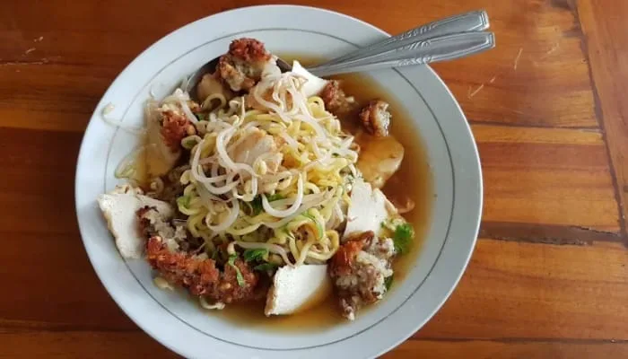 Warung Spesial Lontong Balap Madyopuro Malang./Foto: Google Review/Yusdi Bachtiar.