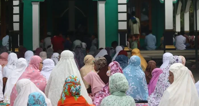 Informasi tanggal merah Hari Raya Idul Adha 2025 dan cuti bersama./Foto: Unsplash.com/Mufid Majnun