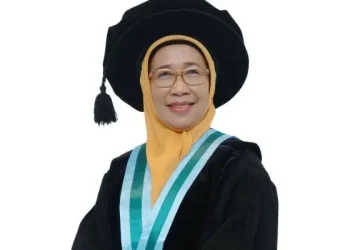 Kisah inspiratif Guru Besar Unisma, Prof. Dr. Ir. Istirochah Pujiwati, M.P dari anak sopir menjadi guru besar. /Foto: Dok.Istimewa