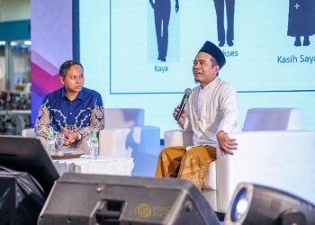 KH Thoha Abrori (kanan) saat mengisi acara komunitas IIBF di Matos beberap waktu lalu. Foto: dok IIBF.