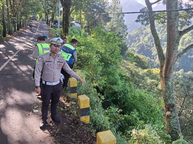 Lokasi terjunnya mobil Land Cruiser di Gubuhklakah. Foto: Satlantas Polres Malang