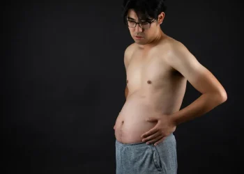 Ilustrasi seseorang merasa tidak enak badan biasa disebut masuk angin. (Foto: Unsplash /Sean S)