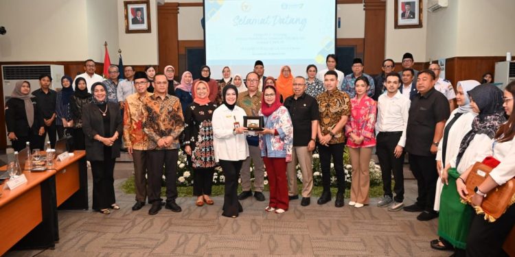 LLDIKTI Wilayah VII Jatim menerima kunjungan kerja Komisi X DPRI RI membahas RUU Sisdiknas./Foto: Dok. Istimewa.