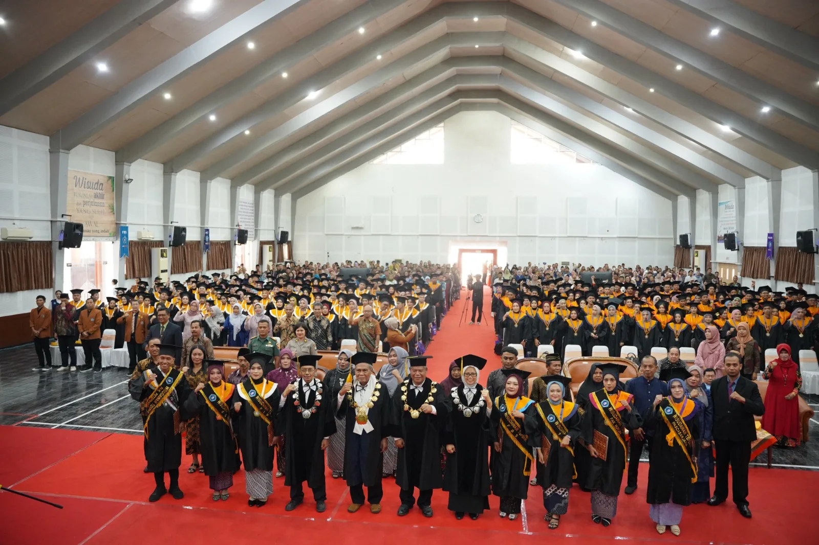 Prosesi wisuda Unikama semester ganjil 2024/2025. (Foto/M Sholeh)
