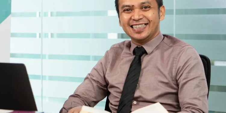 Dr. Mohammad Iqbal, sosok calon Dekan FIA UB dengan segudang prestasi dan kontribusi akademik kelas dunia. Foto: Dok. Pribadi