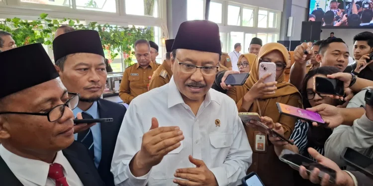 Mensos Gus Ipul saat berkunjung ke LPI Al Hikmah Kota Batu. Foto: Azmy