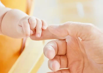 Ilustrasi seorang ibu di Kota Malang anaknya jadi korban TPPO. (Foto/Pixabay)