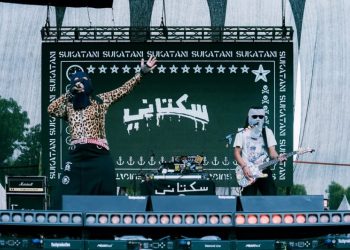 Penampilan Sukatani dalam salah satu panggung sebelumnya (foto: Instagram/@sukatani.band)