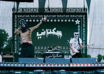 Penampilan Sukatani dalam salah satu panggung sebelumnya (foto: Instagram/@sukatani.band)