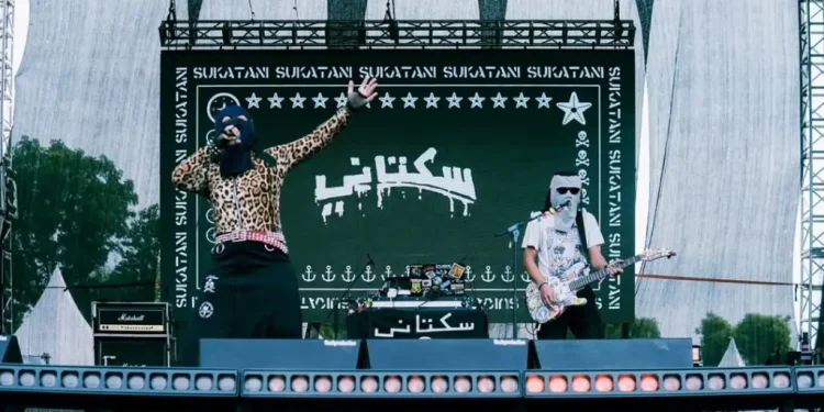 Penampilan Sukatani dalam salah satu panggung sebelumnya (foto: Instagram/@sukatani.band)