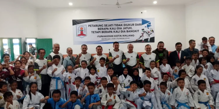 Pembukaan kejuaraan Karate Piala Dandim 0833/Kota Malang. (Foto/M Sholeh)