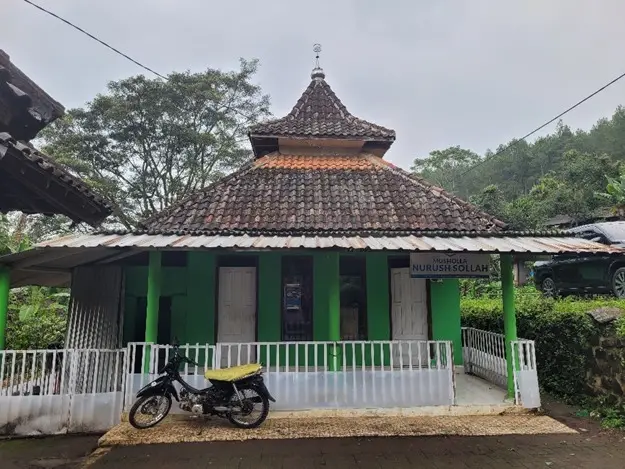 Musala Nurush Sollah kini sudah memiliki lampu. Foto/dok
