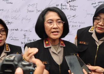 Dirtipid PPA & PPO Bareskrim Polri, Brigjen Pol Nurul saat memberi semangat masyarakat untuk berani melapor jika terjadi kekerasan berbasis gender. Foto: Polres Batu