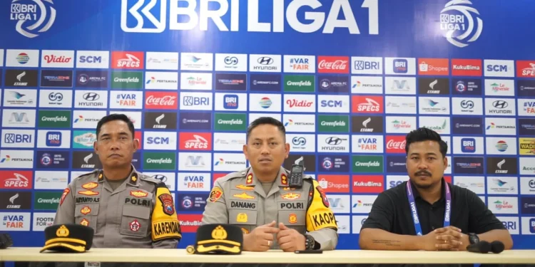 Kapolres Malang, AKBP Danang Setiyo saat memberikan keterangan pada media. Foto: Polres Malang