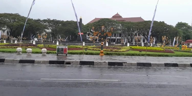 Prakiraan cuaca Malang hari Jumat, 23 Mei 2025 menunjukkan berawan dan kemungkinan hujan ringan di sore hari. /Foto: Tugumalang.id/Bagus Rachmad Saputra