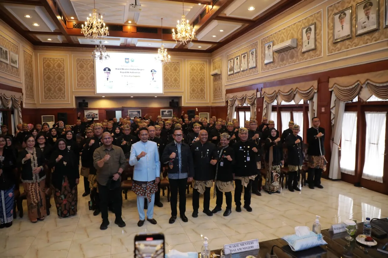 Wamendagri RI, Bima Arya Sugiarto saat menghadiri rapat konsolidasi di Balai Kota Malang. (Foto/dok. Prokopim Setda Kota Malang)